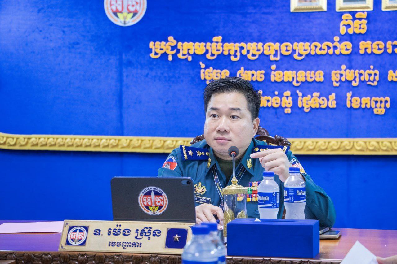 លោក​ឧត្តមសេនីយ៍ត្រី ម៉េង ស្រ៊ុន មេបញ្ជាការ កងរាជអាវធហត្ថខេត្តកំពង់ស្ពឺ អញ្ជើញដឹកនាំកិច្ចប្រជុំក្រុមប្រឹក្សាប្រឡងប្រណាំងពិនិត្យវាយតម្លៃ អង្គភាព នឹងបុគ្កលឆ្នើម ដើម្បីស្នើសុំរូបភាពសរសើរក្នុងការបំពេញភារកិច្ចប្រចាំឆ្នាំ២០២៥