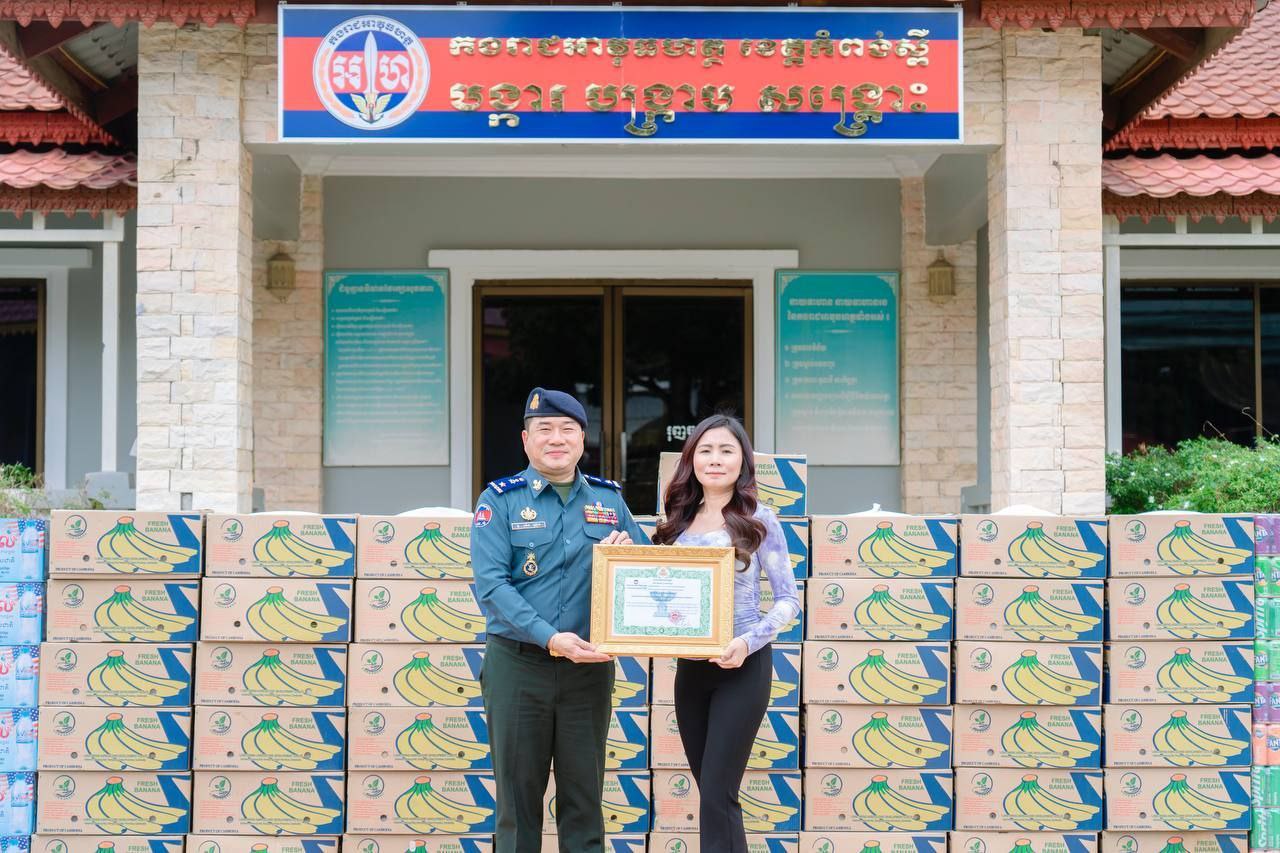 សប្បុរសជន​បានបន្តឧបត្ថម្ភគាំទ្រដល់បញ្ជាការដ្ឋានកងរាជអាវុធហត្ថខេត្តកំពង់ស្ពឺ ក្នុងឱកាសអបអរសាទរពិធីបុណ្យកាន់បិណ្ឌ-ភ្ចុំបិណ្ឌ…