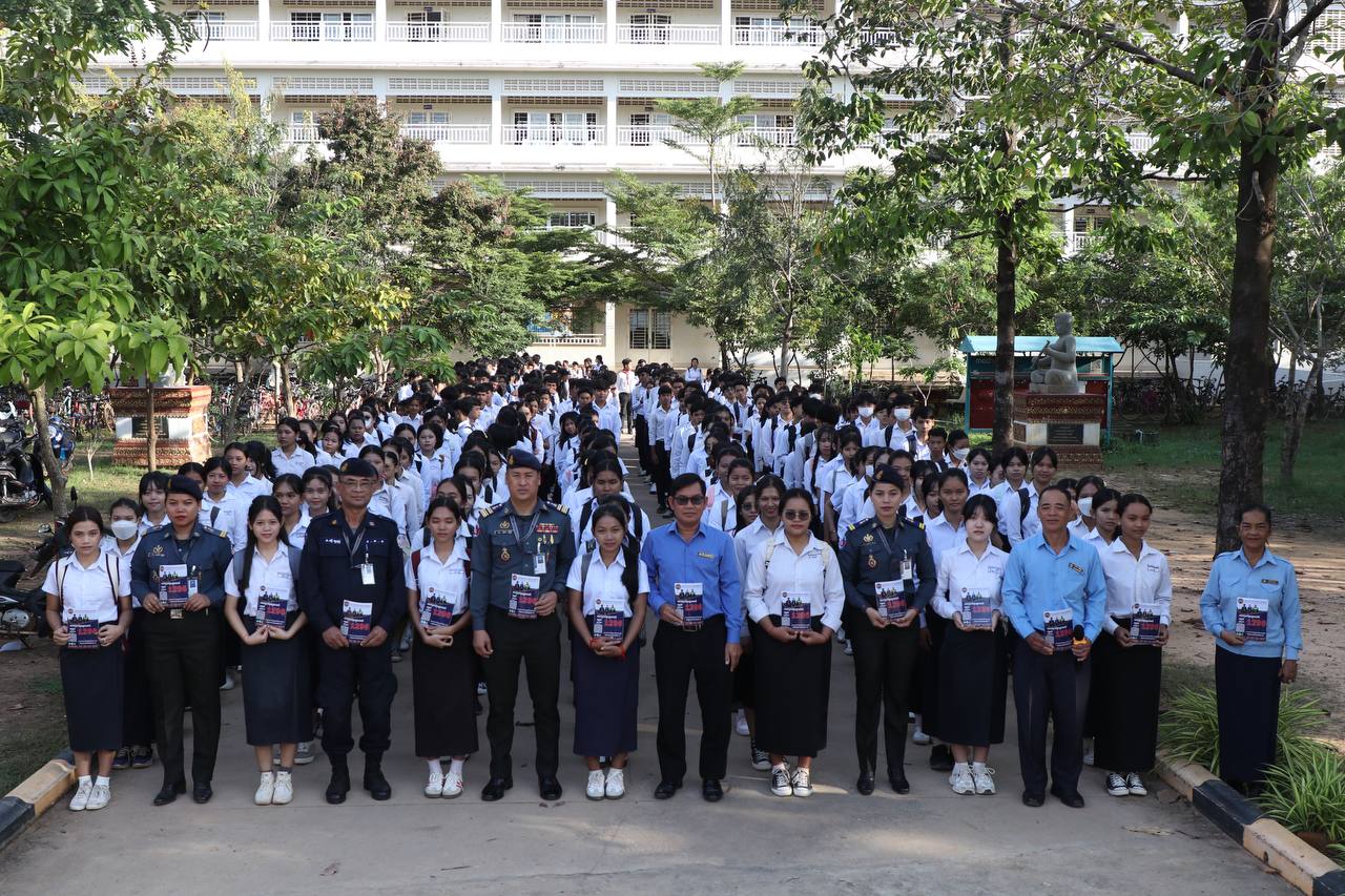 កងរាជអាវុធហត្ថខេត្តសៀមរាប បន្តចុះផ្សព្វផ្សាយប្រព័ន្ធលេខទូរស័ព្ទ (Hotline)1296!