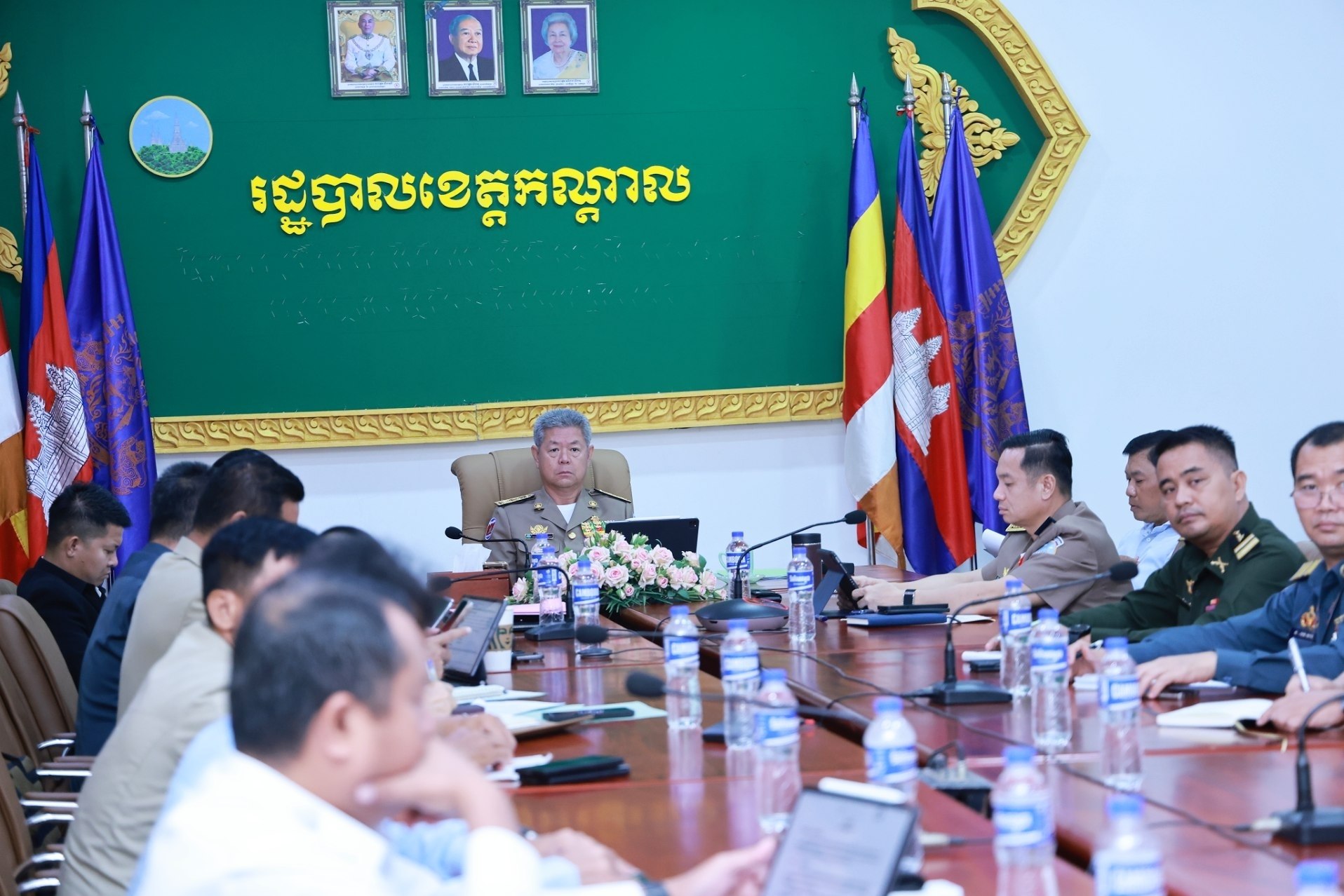 អភិបាលខេត្តកណ្ដាល អញ្ជើញចូលរួម កិច្ចប្រជុំប្រចាំខែ ដើម្បីតាមដានវឌ្ឍនភាពការងារបង្ក្រាបបទល្មើសឆបោកតាមប្រព័ន្ធបច្ចេកវិទ្យា (Online Scams) តាមប្រព័ន្ធ Zoom